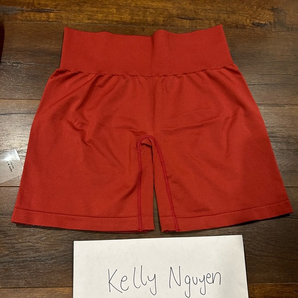 NVGTN solid seamless shorts carmine medium - Picture 2 of 2